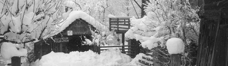 L'hiver en Isère, dans nos montagnes, nos chambres d'hôtes et le Four à Pain sous la neige
