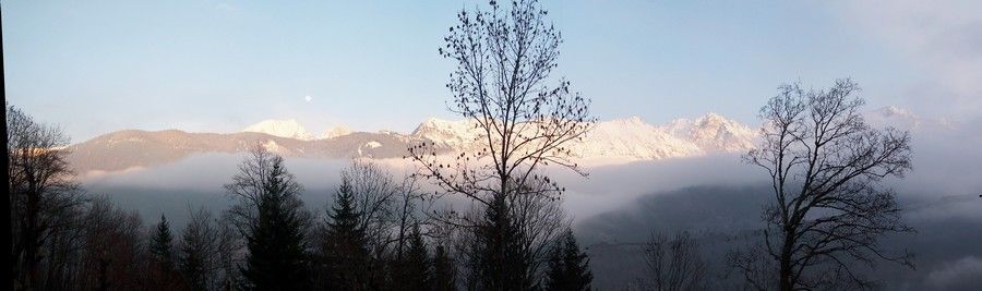 Nos chambres d'hôtes sont situées à proximité de la Vallée du Haut Bréda, une des rares vallées des Alpes qui ne subit pas encore... de pression foncière et autres aménagements touristiques de masse