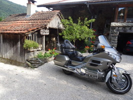 Au Vieux Four à Pain, chambres d'hôtes pour motards, au carrefour des grands cols alpins.