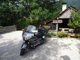 Au Vieux Four à Pain, chambres d'hôtes pour motards. Du lourd! Même à vide...