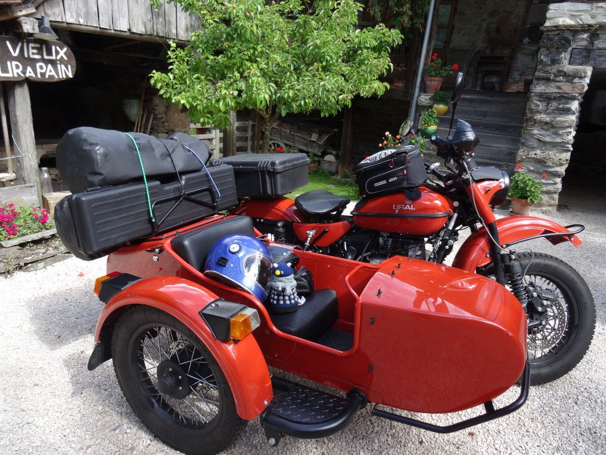Beau side Oural gite-isere-motards