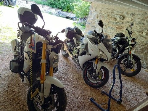Gite-motard-isere-motos à l'abri 